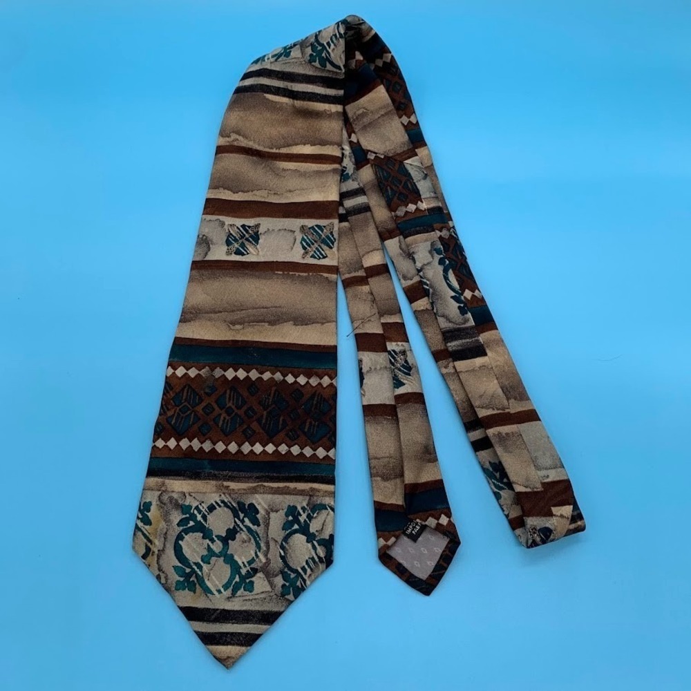 Hunting Horn Striped Geometric Pattern All Silk Men's Classic Neck Tie